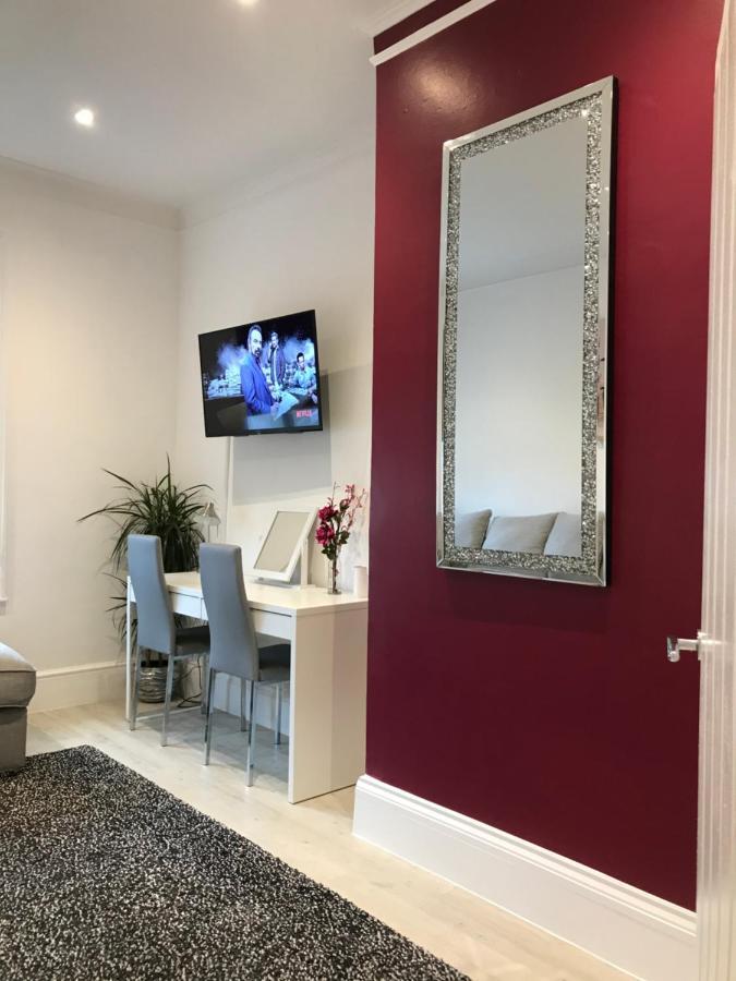 The Dragon Pad Boutique Apartment 로열턴브리지웰즈 외부 사진